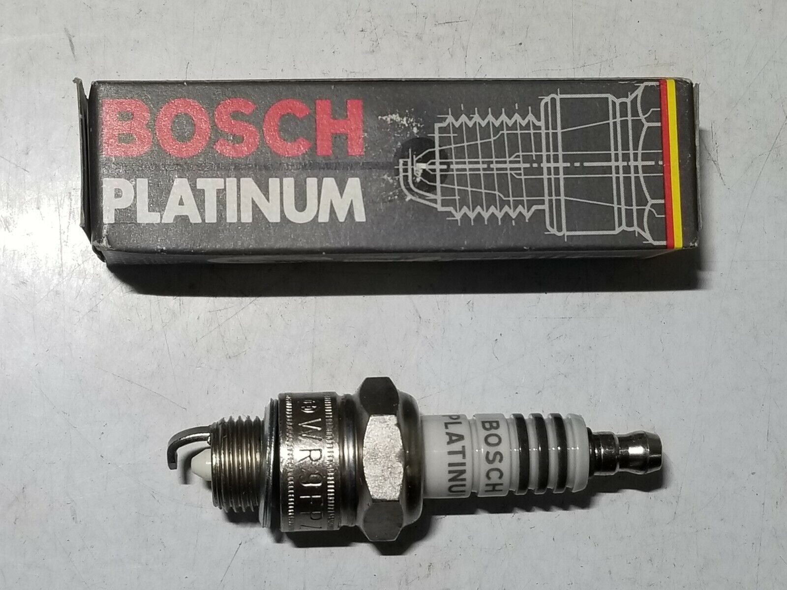 QTY-1) New Old Stock Spark Plugs Bosch Platinum #4223, WR9FPZ, Germany