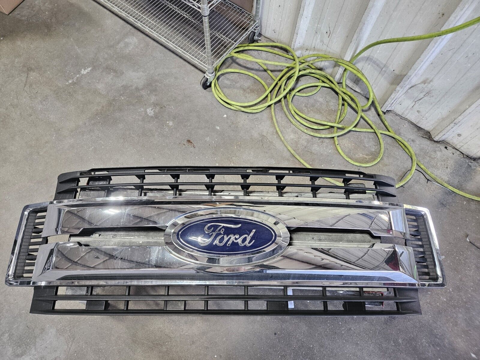 2017-2019 FORD SUPER DUTY CHROME FRONT GRILLE GRILL W/EMBLEM VERY NICE OEM