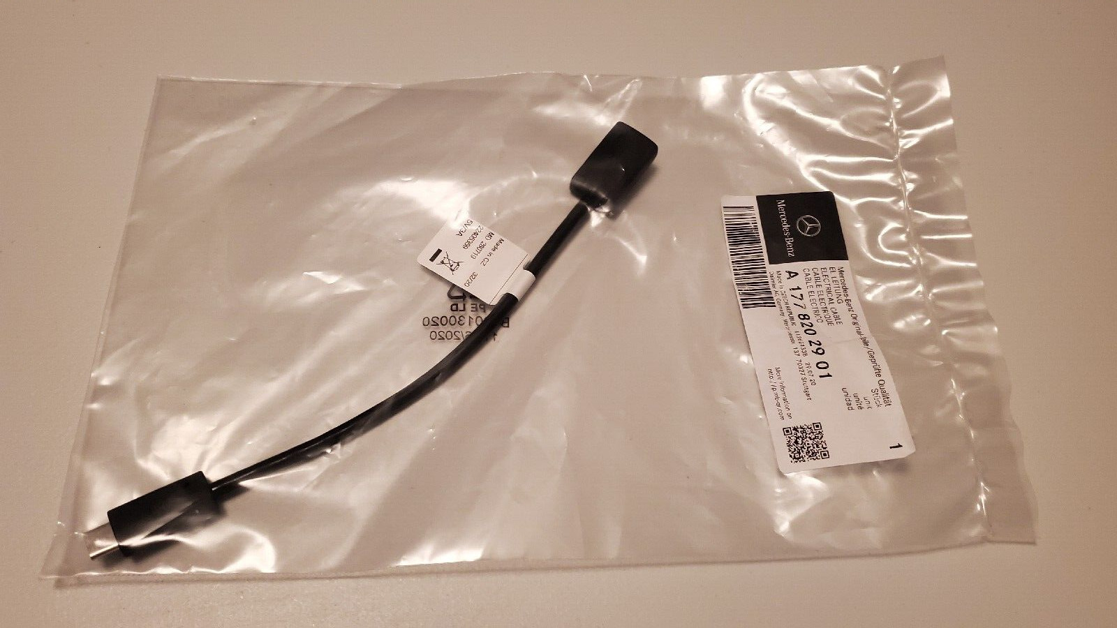 New Genuine OEM Mercedes Benz USB-C Adapter Media Interface Cable