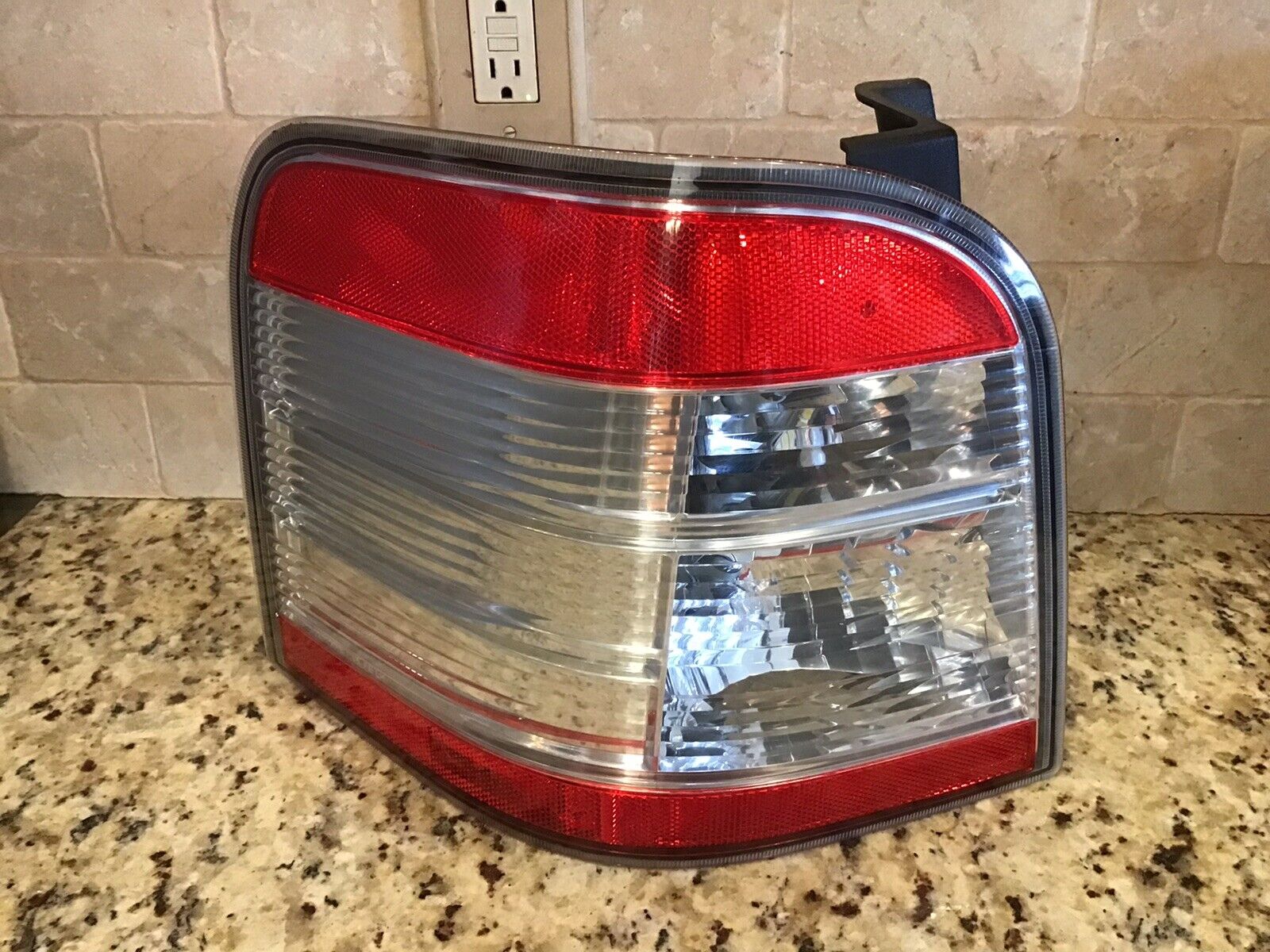 2008 2009 Ford Taurus X Tail Light Left (driver Side) WITH BULBS, P020