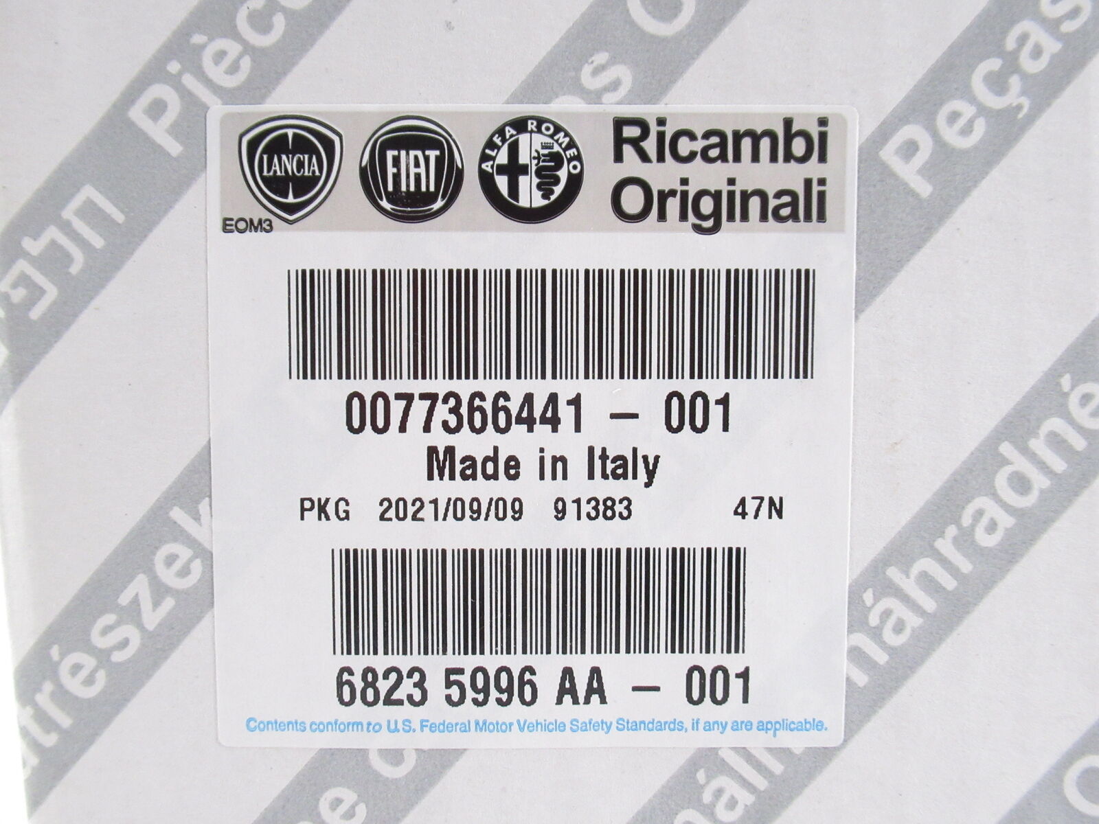 Genuine OEM Fiat 68235996AA Passenger RH Taillight Lamp Trim Ring 2014-2020 500L