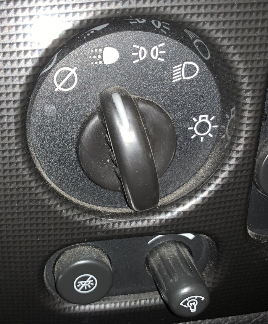 2002 2009 GMC ENVOY OE Headlight Switch (dash Mtd) FOR CAR WITH FOG LAMPS