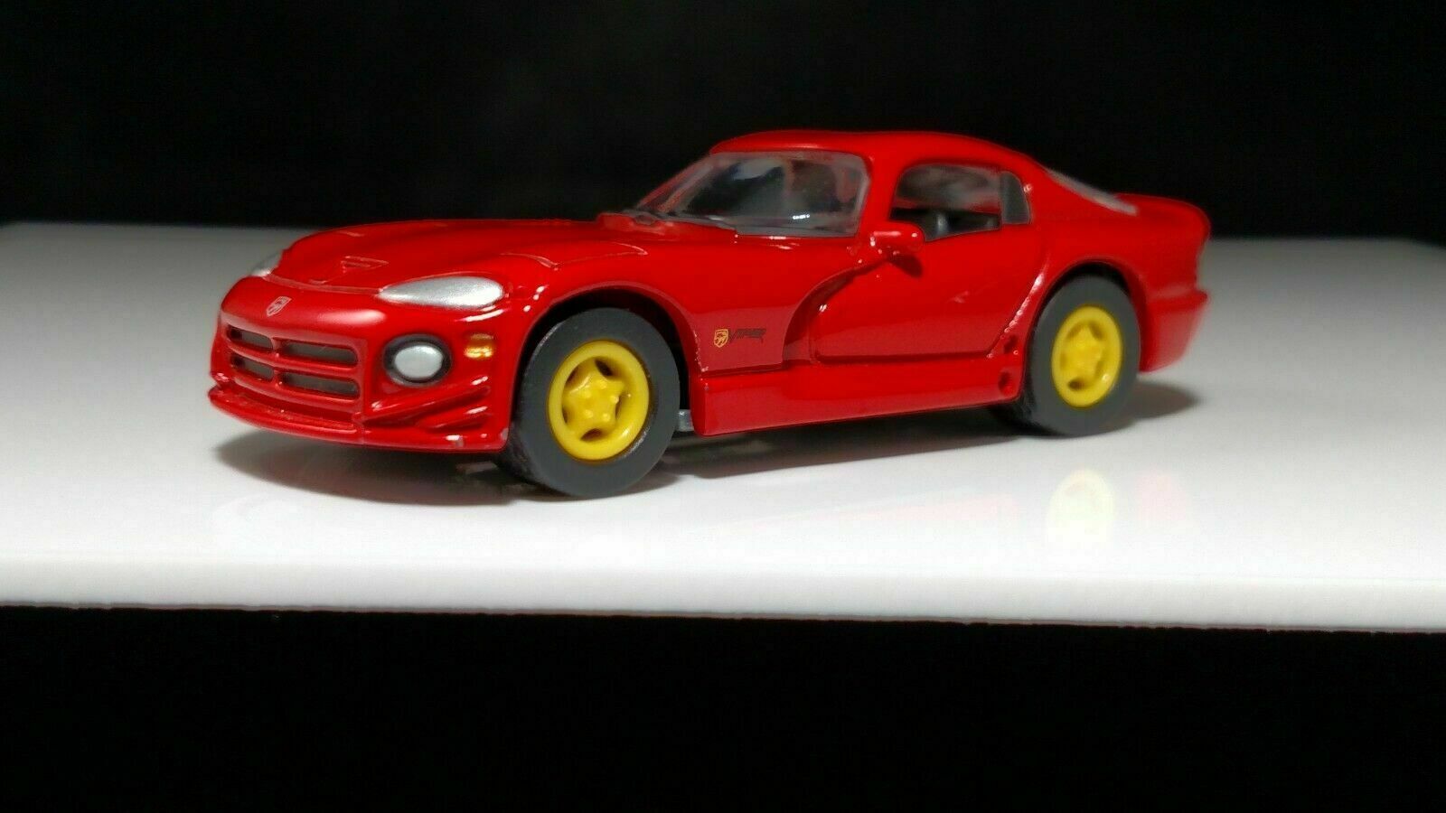 Johnny Lightning Dodge Viper GTS Classic Gold Red Real Riders Red Color