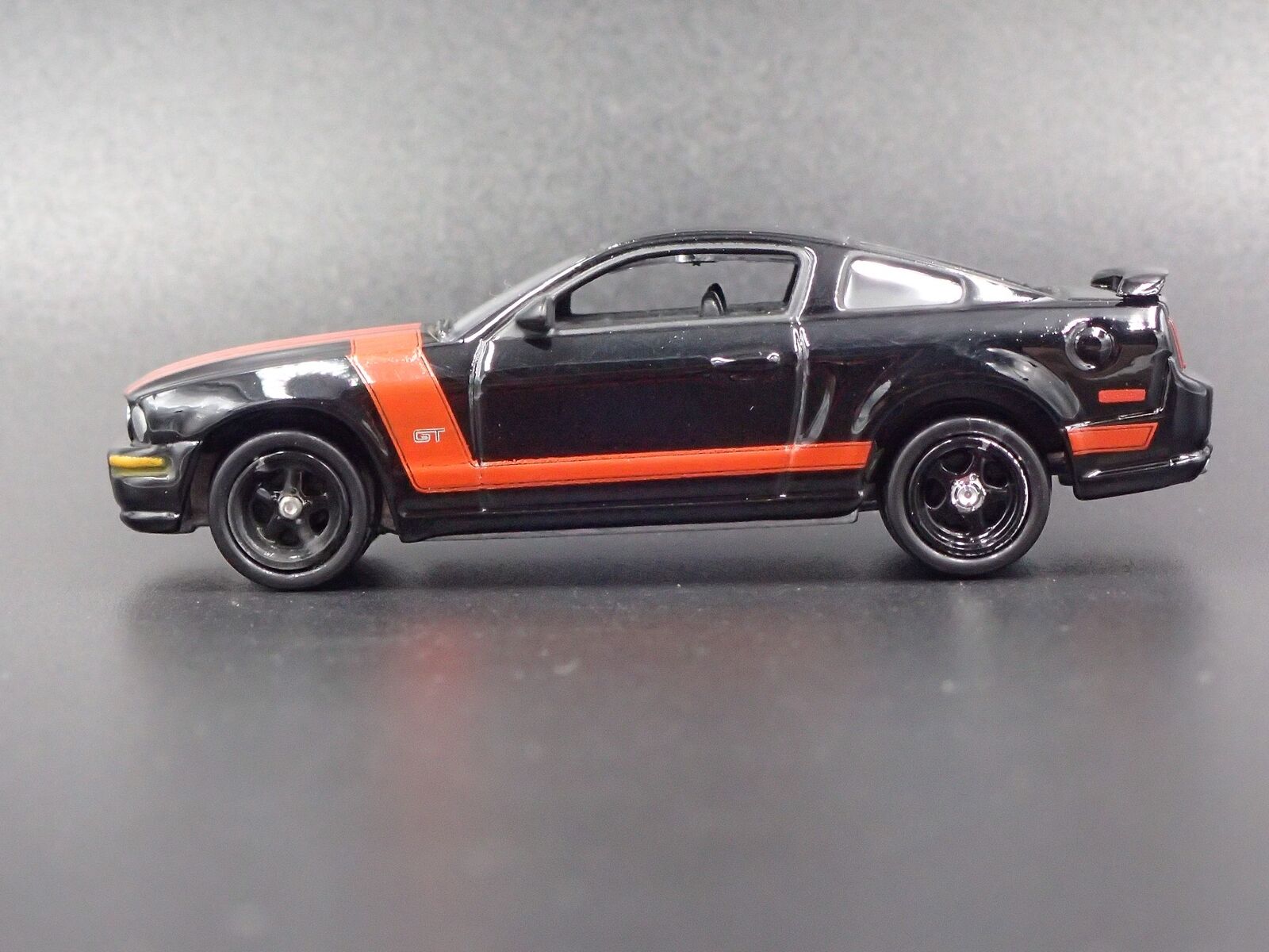 2005 05 FORD MUSTANG GT RARE 1:64 SCALE LIMITED COLLECTIBLE DIECAST relisted