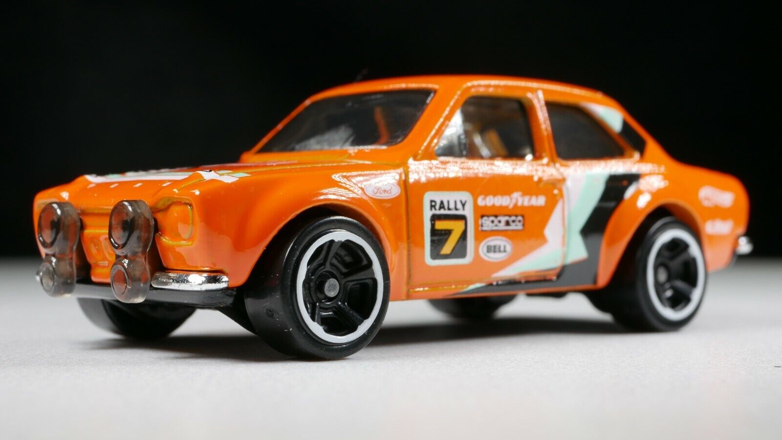 2020 - Hot Wheels NIP \'70 Ford Escort RS 1600 SPARCO RALLY #7 BELL GOOD YEAR