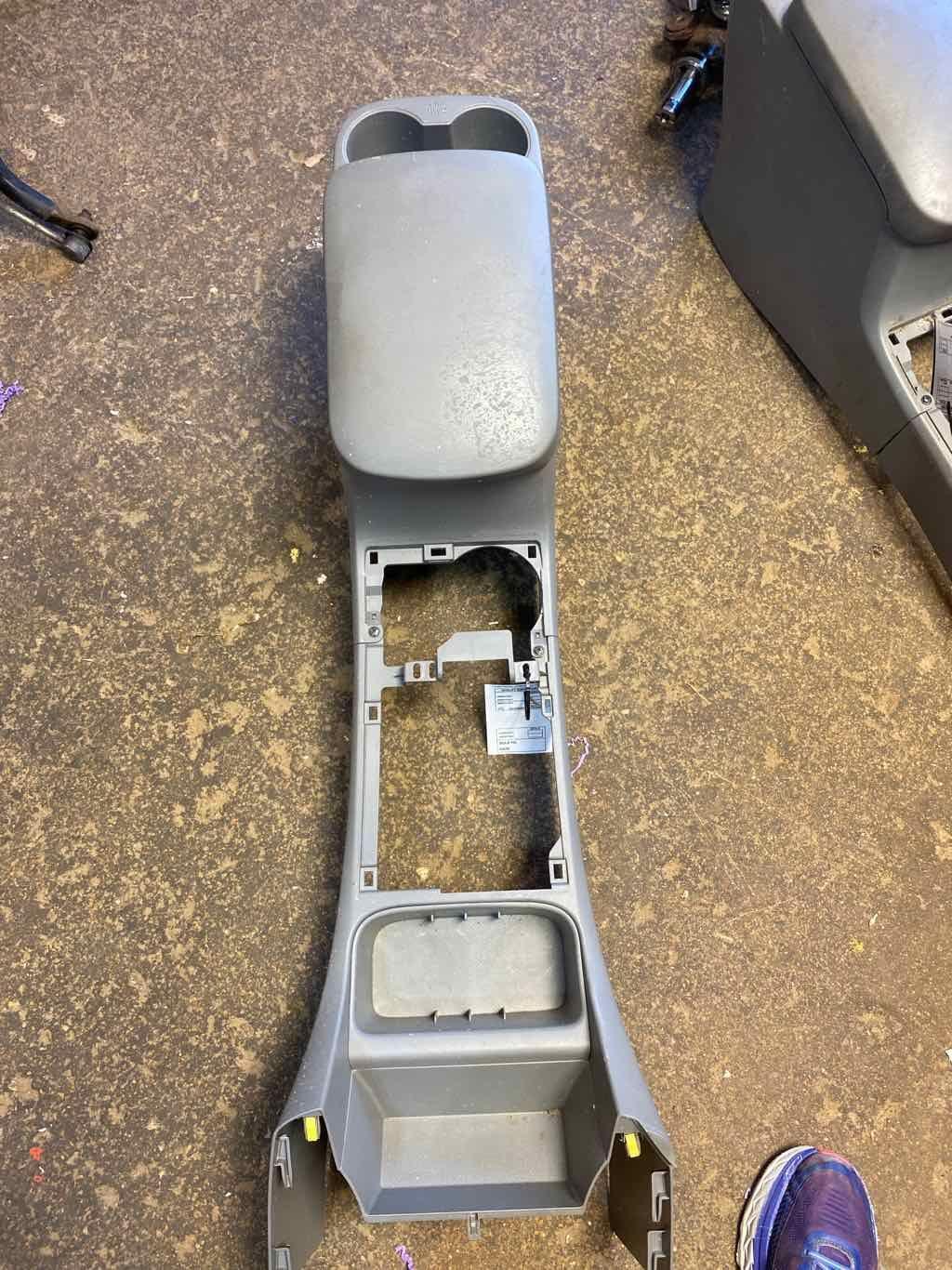 05-09 TOYOTA TACOMA center console front floor *Local pickup only
