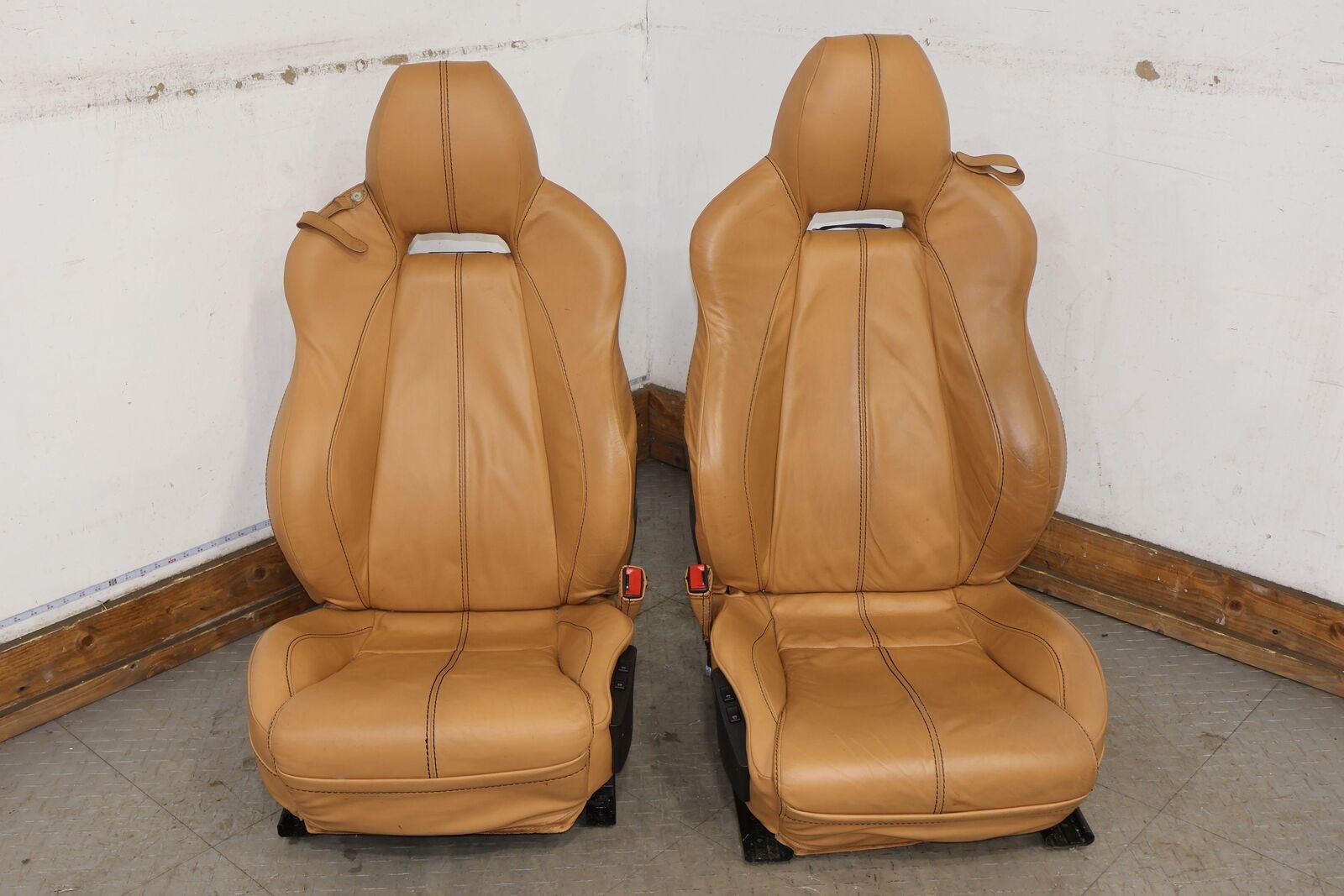 2010 Aston Martin V8 Vantage Front Pair Leather Bucket Seats (Sahara Tan) OEM
