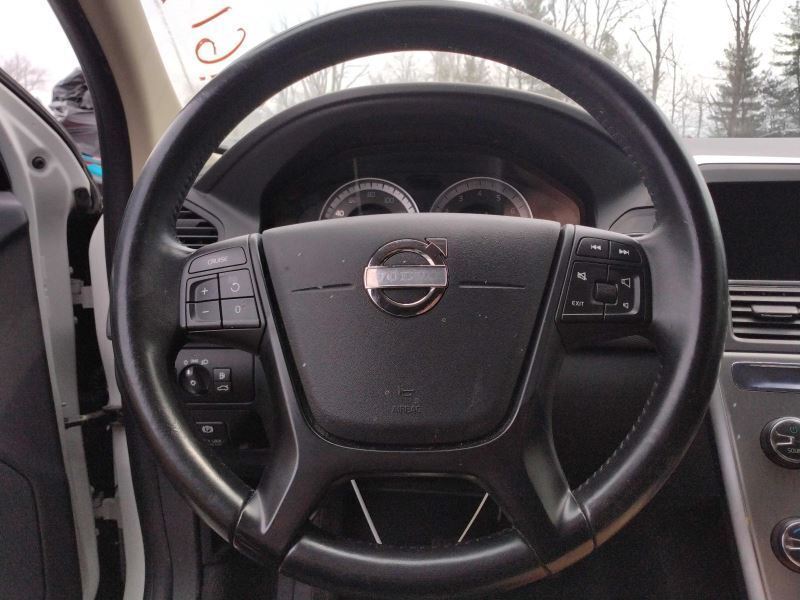 (FOR STEERING WHEEL ONLY) S60       2012 Steering Wheel 2581205