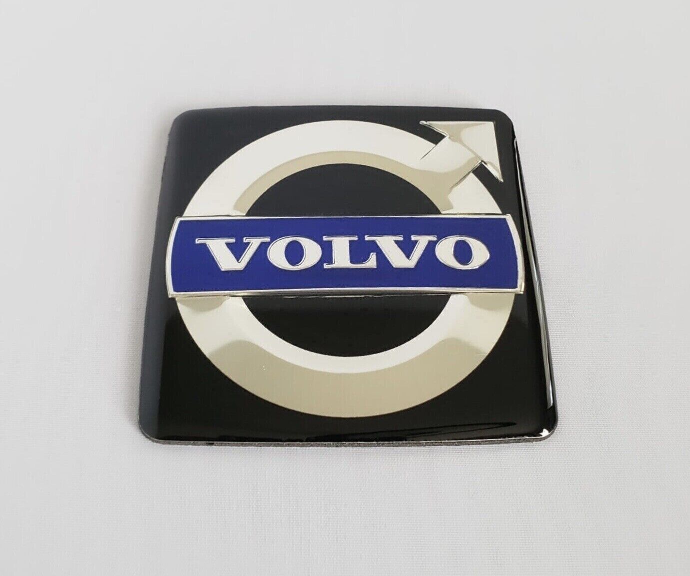 VOLVO Front Grille Emblem C30 S40 S80 V50 V70 XC70 XC90 03-14