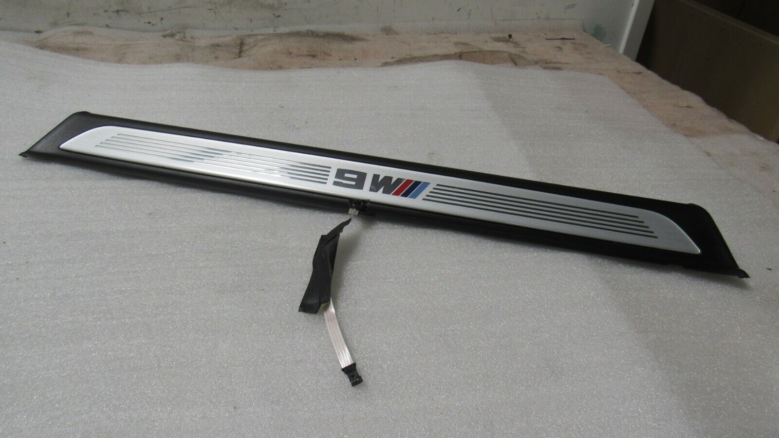 11-18 BMW F12 M6 Convertible Right Door Step Entrance Sill Plate illuminated OEM