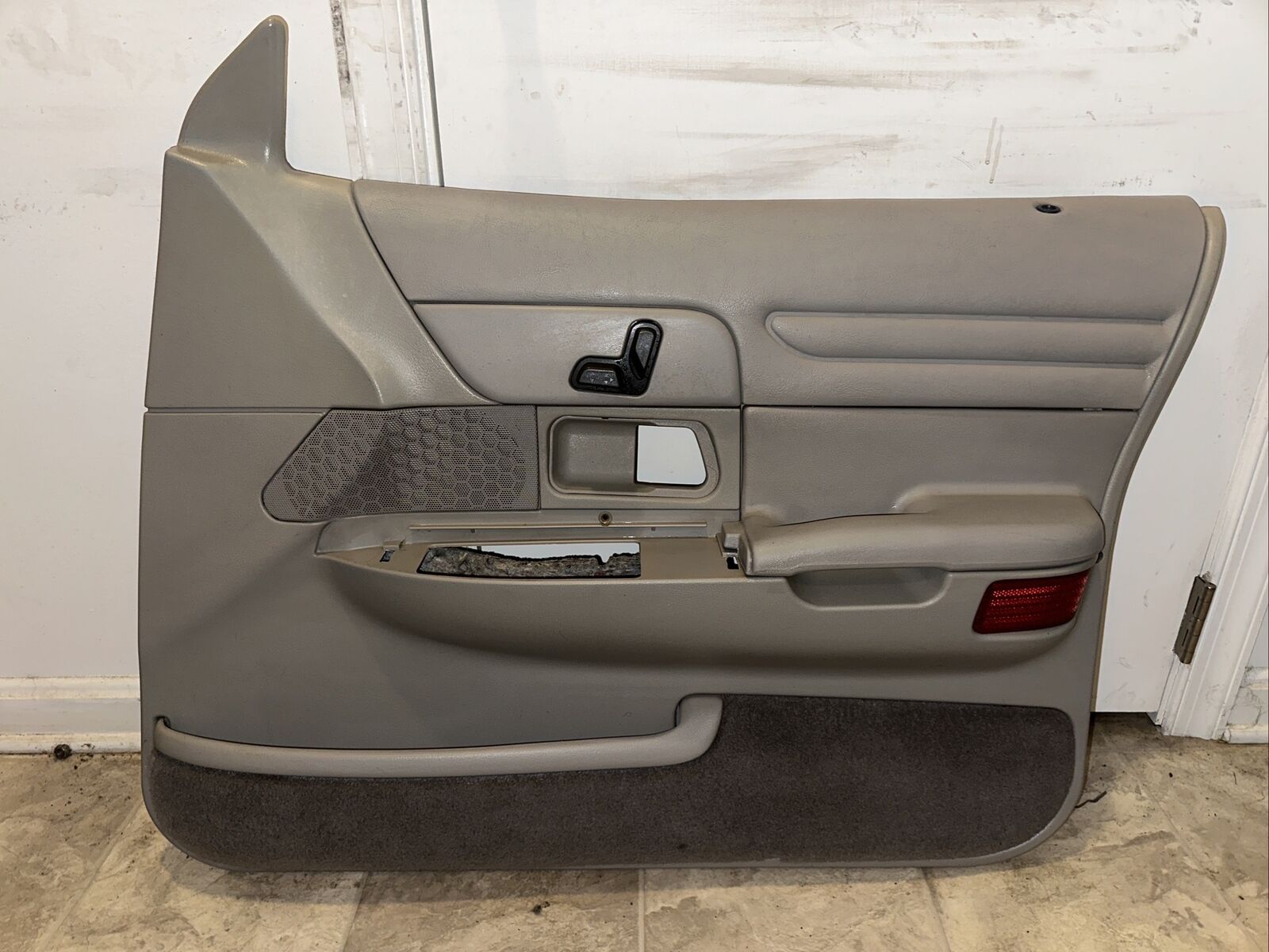 95 96 97 98 99 00 01 02 Ford Crown Victoria Vic Passenger Side Door Panel Gray