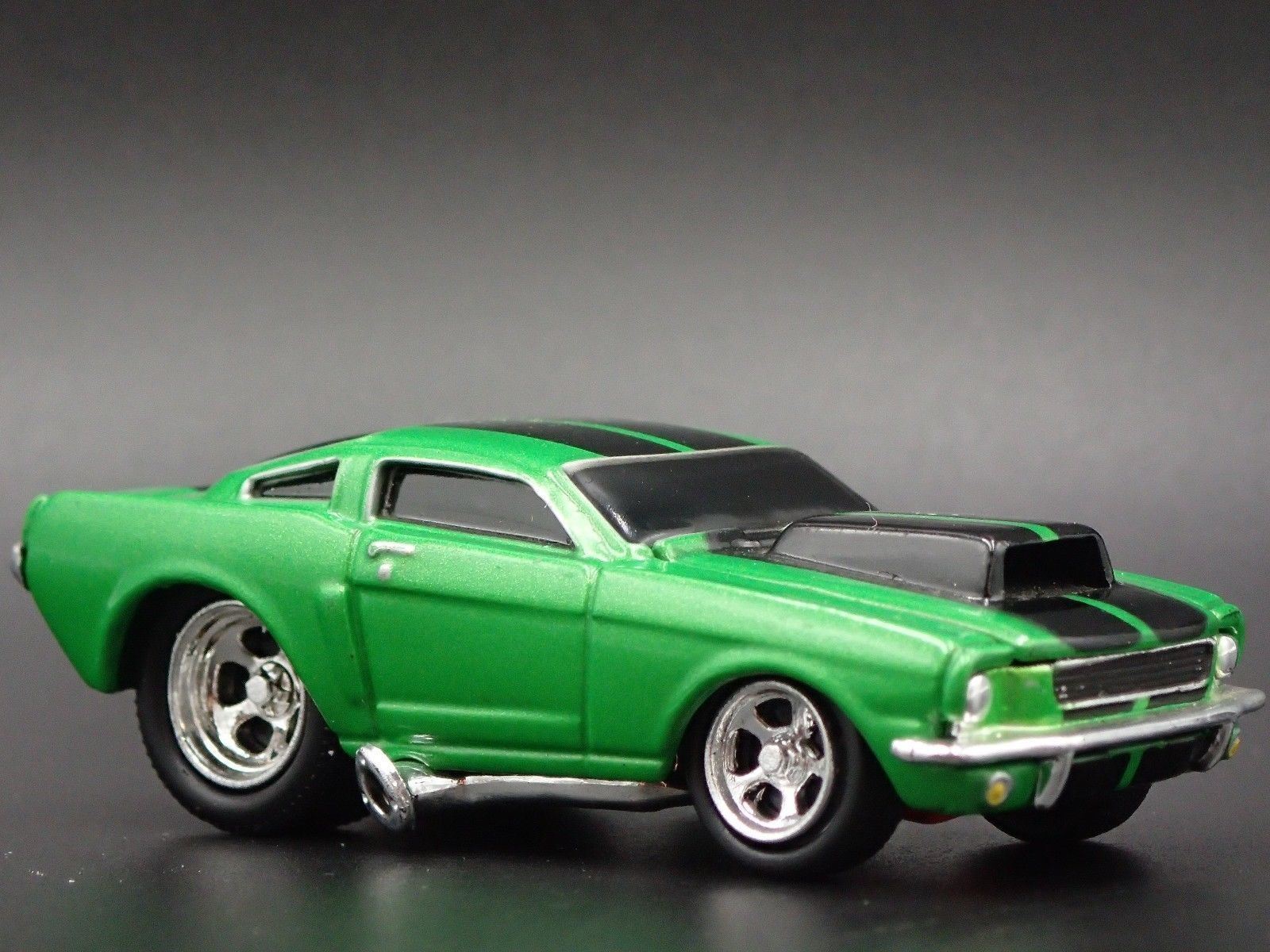 1966 66 FORD MUSTANG FASTBACK 1:64 SCALE COLLECTIBLE DIORAMA DIECAST MODEL CAR