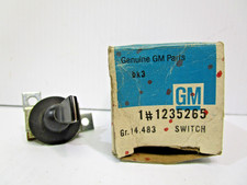 NOS 1971-73 BUICK CONVERTIBLE TOP SUN ROOF TAILGATE WINDOW SWITCH #1235265 TW31 picture