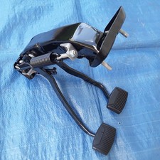 FORD.60,61,62,63,64 FALCON,COMET.RECONDITIONED OEM CLUTCH & BRAKE PEDAL ASSY. picture
