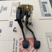 04-10 BMW E60 E61 E63 E64 M5 M6 M/T Clutch Brake Pedal Complete Assembly OEM picture