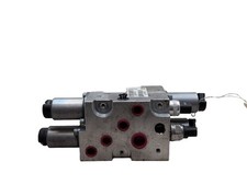 BMW X5 (E70) DYNAMIC DRIVE SUSPENSION HYDRAULIC VALVE BLOCK 37206782737 picture