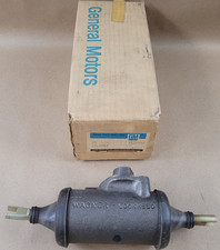 New NOS GM 2331947 Drum Brake Wheel Cylinder 1955-65 Chevy Ford Studebaker Ford picture