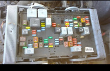 10-14 Chevy Silverado 1500 2500 3500 6.0L Engine Fuse Box w/o Auxiliary Battery picture
