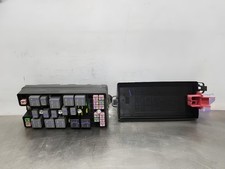 2005-2006 Ford Mustang Engine Fuse Box OEM picture
