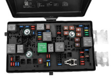 2015-2019 Chevrolet Colorado Engine Fuse Box OEM picture