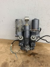 YAMAHA 4-STROKE F200-F300hp 3.3L And 4.2L OUTBOARD TILT & TRIM 69J-43800-07-8D picture