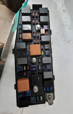 2008-2009 Saturn Vue Engine Fuse Box Assembly 2.4L OEM picture