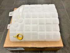 05-17750-002 NEW OEM FREIGHTLINER COOLANT RESERVOIR 05-17750-001, 0517750000 picture