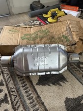 Walker Calcat 80906 Catalytic Converter Universal 2 1/2” Inlet Outlet picture