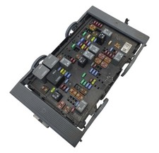 2007-2009 Chevy Suburban, 1500 Pickup, engine FuseBox P/N: 15925042 YS picture