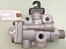 NEW GENUINE BENDIX K033221 VALVE SR-5, SPRING BRAKE VALE picture