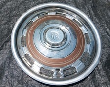 One hub cap for Rolls Royce picture