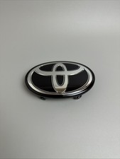 For TOYOTA COROLLA 17-19 Emblem RAV4 AVALON 15-18 C-HR 17-19 Front Grille Logo picture