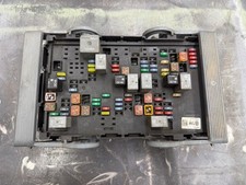 2010-2014 Chevrolet Silverado Sierra 2500 3500 6.6L Duramax Engine Fuse Box OEM picture