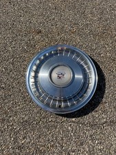 One 1986 to 1992 Cadillac Fleetwood Brougham 15 inch hubcap wheel cover nice picture
