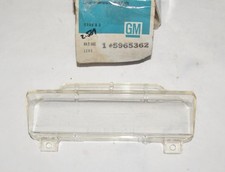 NOS 1973 1974 1975 OLDSMOBILE TORONADO FENDER OUTER CORNERING LAMP LENS 5965362 picture
