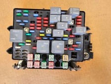 2006-2007  GMC Sierra 1500 2500 Pickup Engine Fuse Box Assembly OEM picture