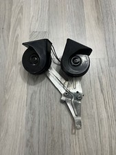08-14 OEM Cadillac CTS High Low Horn With Bracket Pair  picture
