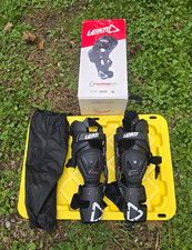 Leatt C-Frame Pro Carbon Pair Knee Braces Black picture
