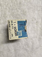 NOS 1967 1968 1969 1970 1971 1972 GM RIGHT FRONT POWER WINDOW SWITCH 4434584 GM  picture