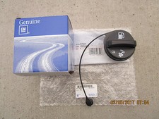 99 - 04 CHEVY SILVERADO FUEL GAS TANK FILLER CAP WITH TETHER OEM BRAND NEW picture