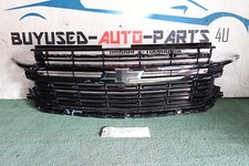 w/crack 2021 2024 CHEVROLET TAHOE SUBURBAN FRONT UPPER CENTER GRILLE OEM AY06916 picture