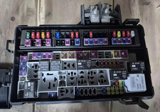 2017-2019 Ford F250 F350 Super Duty 6.2L Engine Fuse Box Assembly OEM picture
