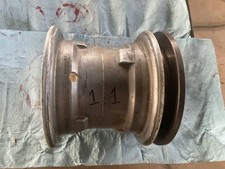 McCauley wheel hub set used P/N’ S D30659 and D30661 hubs caliper / brake disc picture