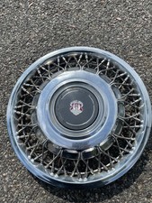 One 1986 to 1987 Oldsmobile 98 Regency 14 inch locking wire spoke hubcap picture