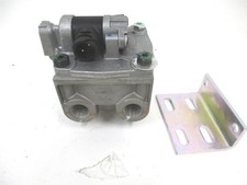 K070955 NEW GENUINE BENDIX ATR-6 RELAY TRACTION VALVE 5.5 PSI BXK070955 ATR6 picture