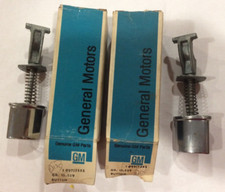 PAIR OF NOS GM #9717552 REAR DOOR HANDLE PUSH BUTTONS, 1969-72 CHEVY 4-DOORS picture