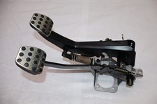 2005 CHRYSLER CROSSFIRE ZH COUPE #447 CLUTCH & BRAKE PEDAL MANUAL 6 SPEED picture