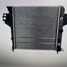 Radiator CARQUEST 432316 fits 02-06 Jeep Liberty picture