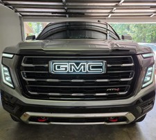 2021-2027 GMC Yukon Illuminated Grille Emblem Amber & White LED Color picture