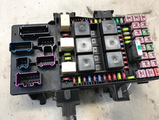 2003-2004 Ford Expedition Engine Fuse Box OEM picture
